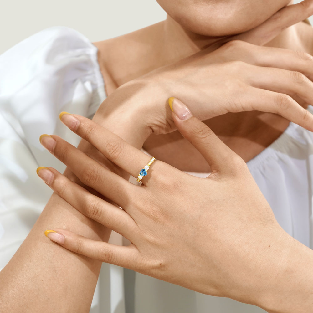 Gnoce Sparkling Three-Stone Promise Ring_4