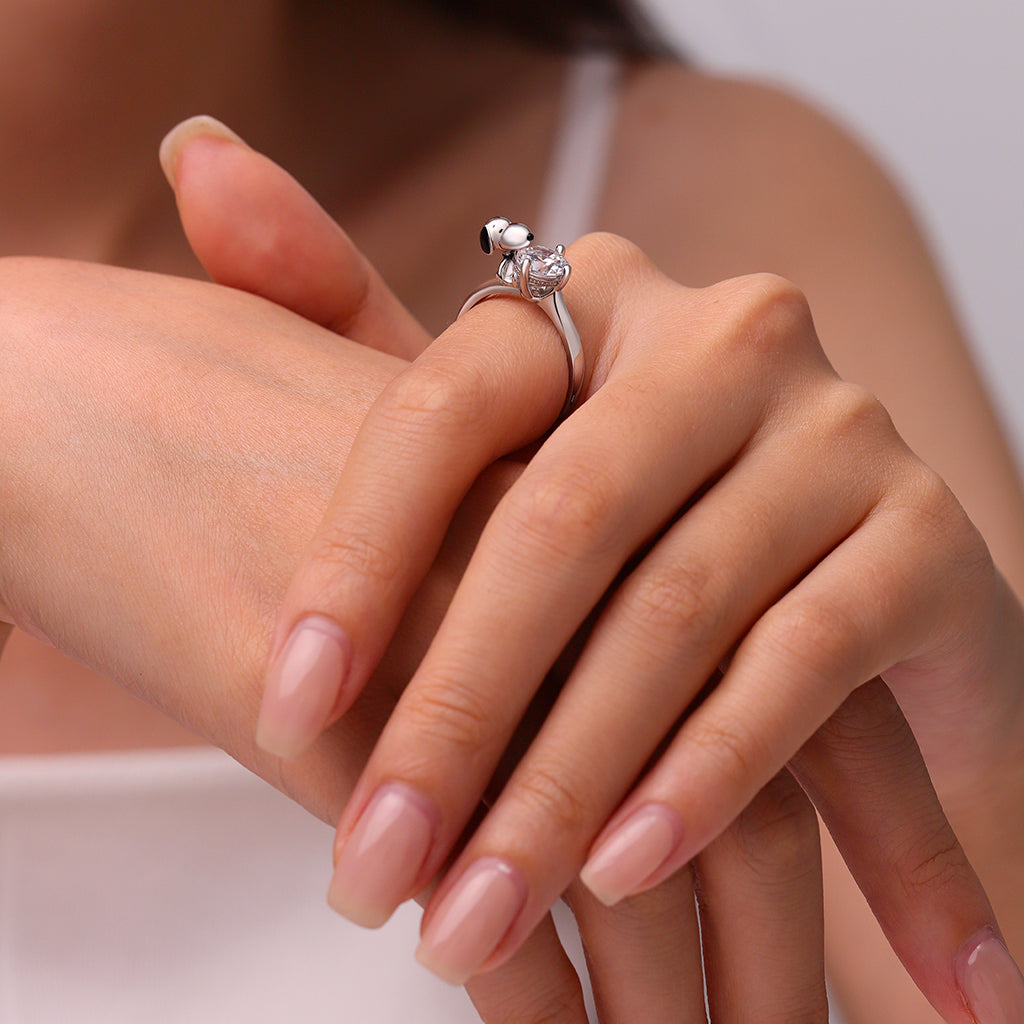Gnoce Peanuts Snoopy Hug White Diamond Ring_4