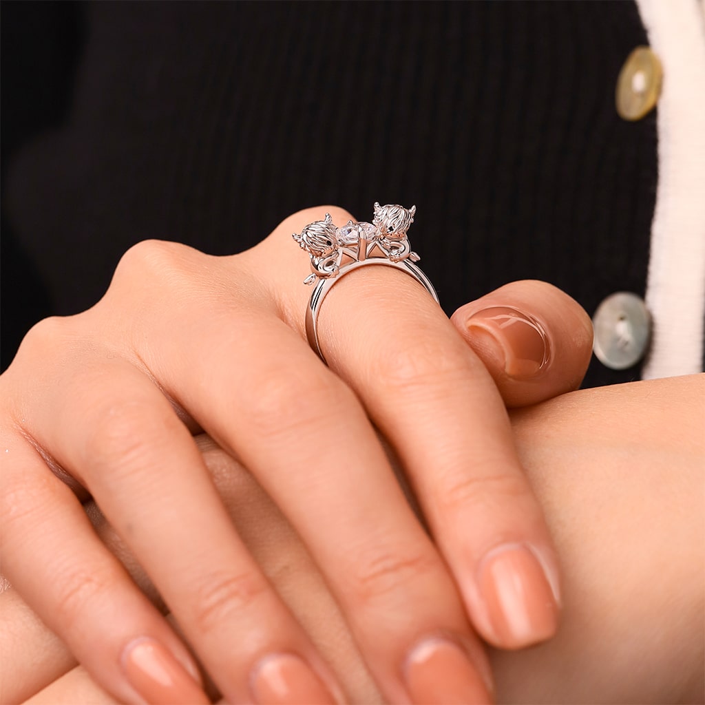 Gnoce Highland Cow Hug White Diamond Ring_4