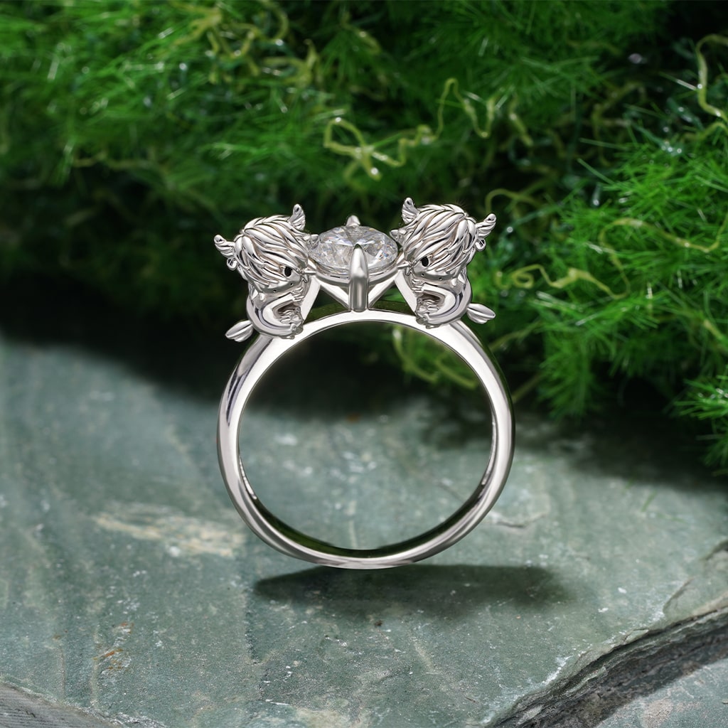 Gnoce Highland Cow Hug White Diamond Ring_3