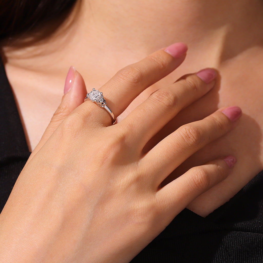 Gnoce White Tiger Embraces Moissanite Round Cut Ring_8