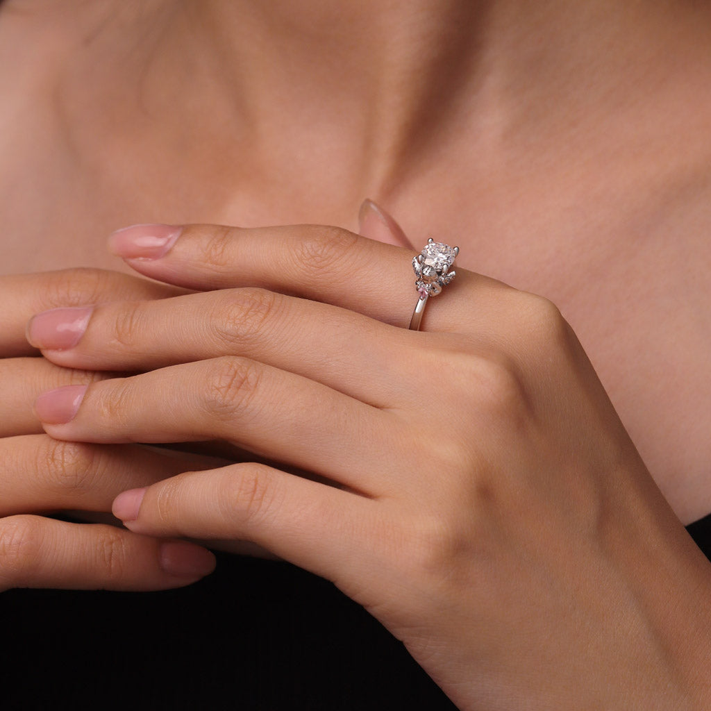 Gnoce Angel Embraces Moissanite Round Cut Ring_8