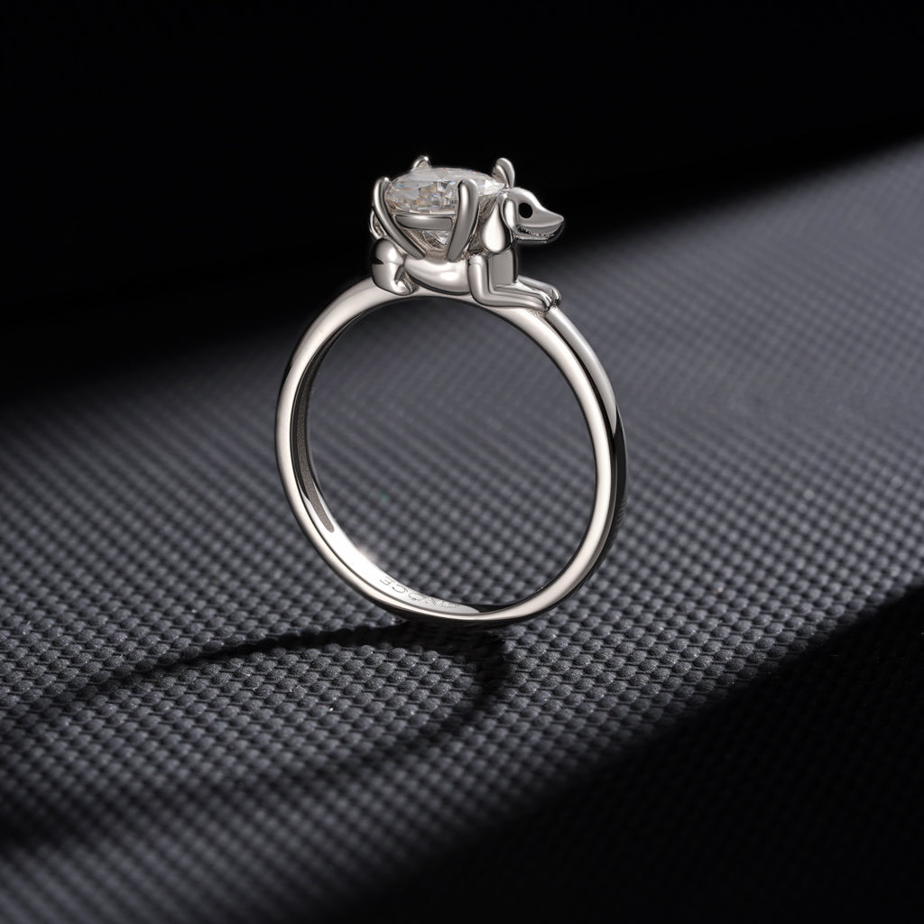 Gnoce Wiener dog Embraces Moissanite Round Cut Ring_7
