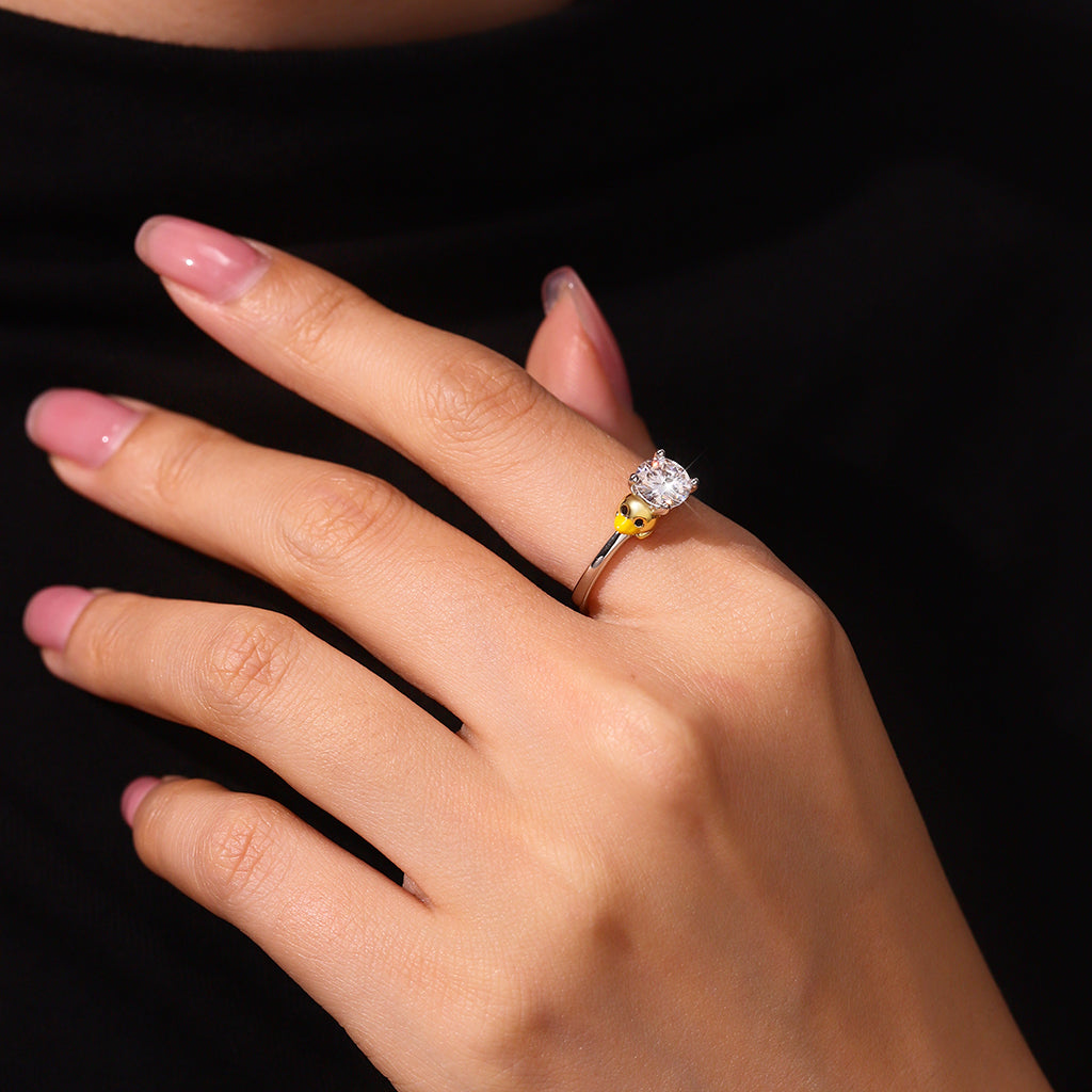 Gnoce Duck Embraces Moissanite Round Cut Ring_8