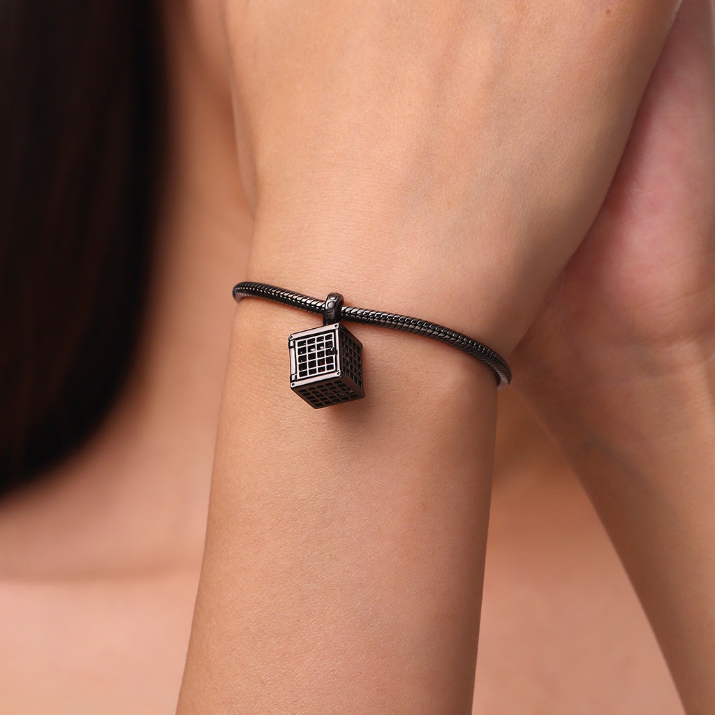 Gnoce Little Nightmares Six in Cage Pendant Dangle Charm_7