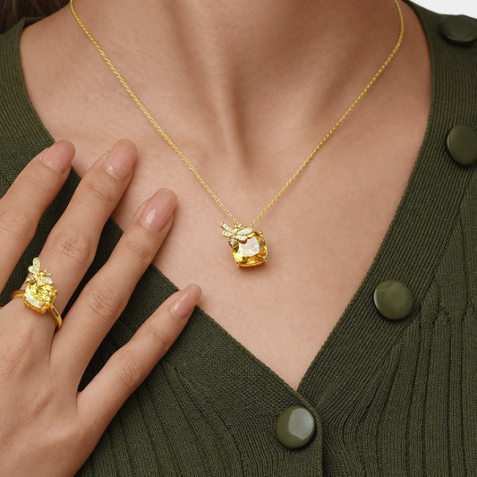 Gnoce Sparkling Honey Bee Necklace_5