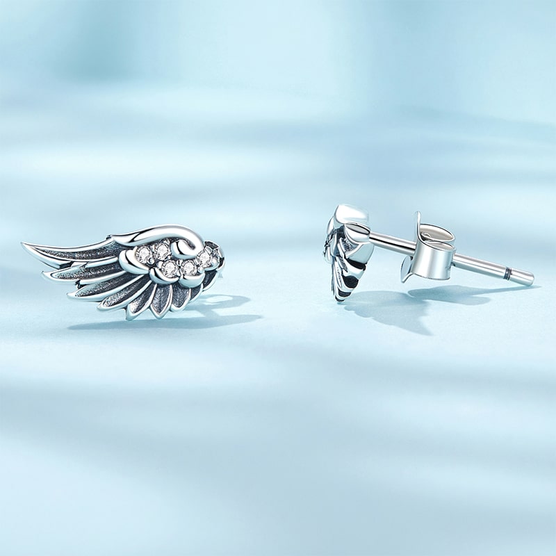 Gnoce Sparkling Angel Wing Stud Earrings_2