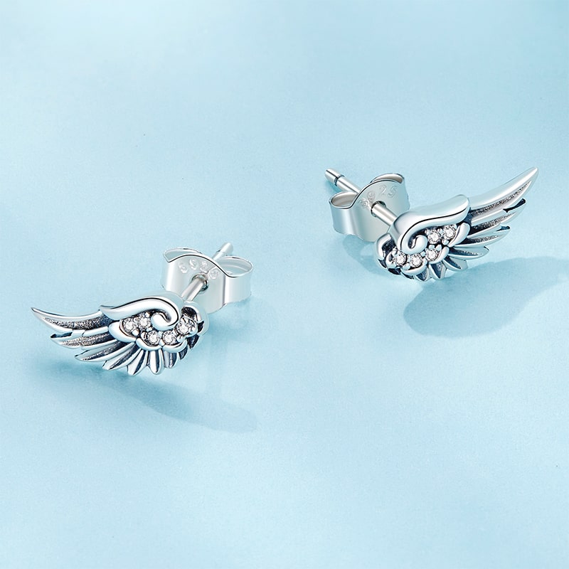 Gnoce Sparkling Angel Wing Stud Earrings_3
