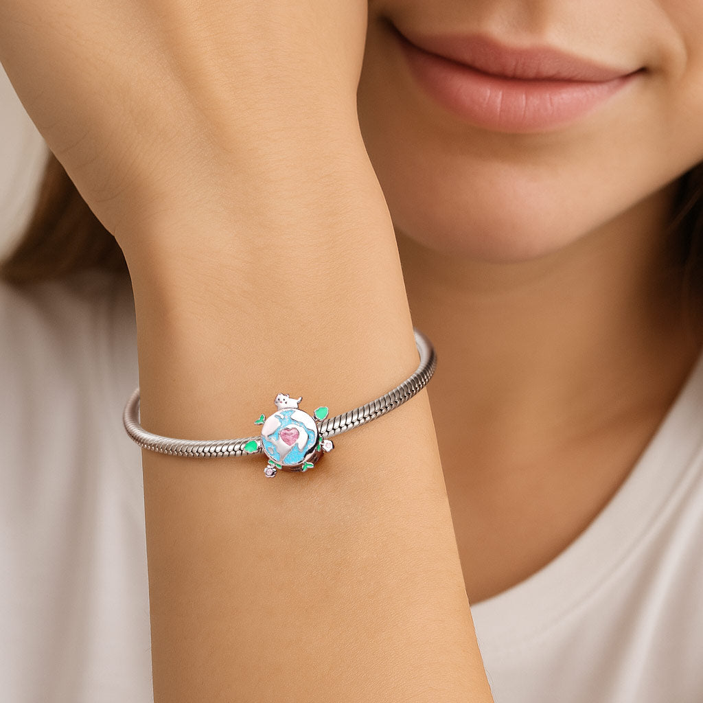 Gnoce "You are my world" Cat Earth Charm_2