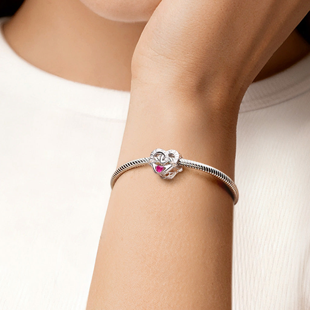 Gnoce "Love Never Fails" Hand Love Charm_2