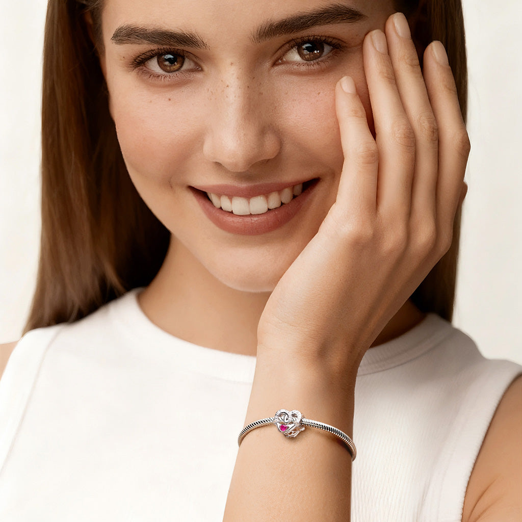 Gnoce "Love Never Fails" Hand Love Charm_4