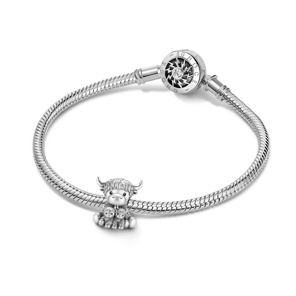 Gnoce Highland Cow Embraces Babies Charm_3