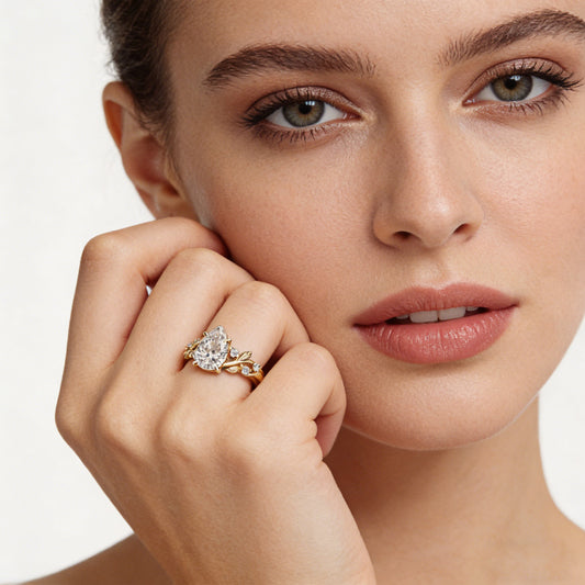 Gnoce Leaf Pear-cut Engagement Ring_2